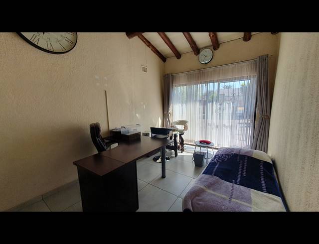 3 BEDROOM FREEHOLD FOR SALE IN BRACKENDOWNS